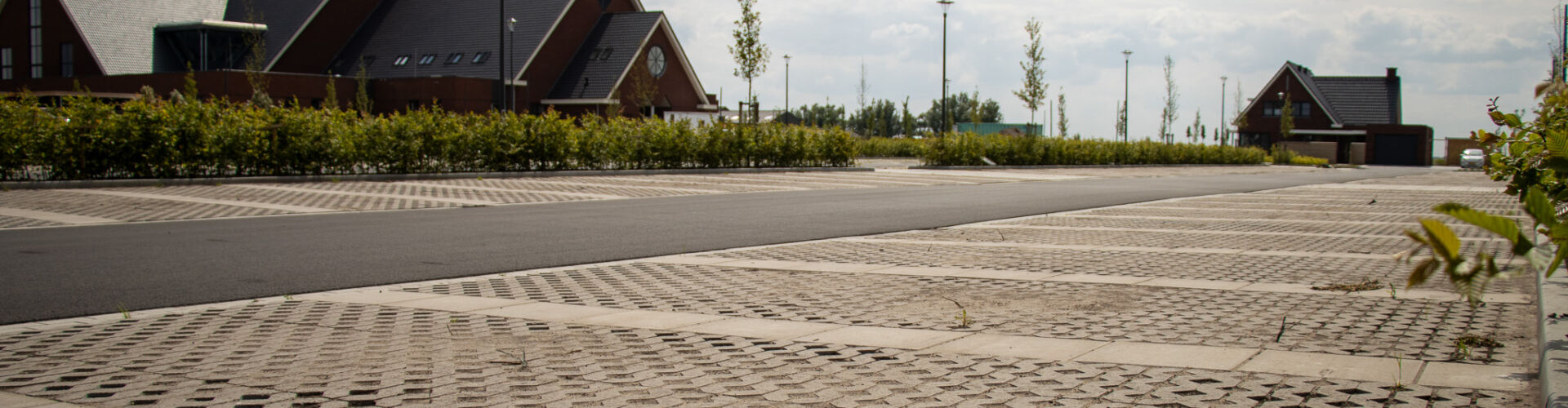 Groots parkeren bij Yerseke's nieuwe kerk